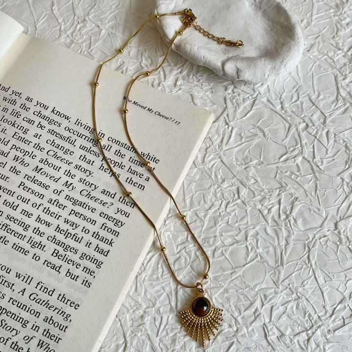 Collier “Éclat du Solei reffiné et simple