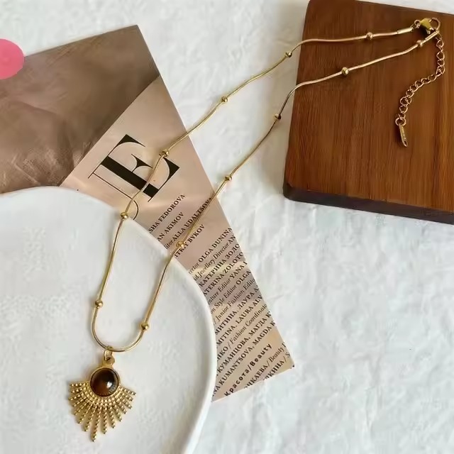 Collier “Éclat du Solei reffiné et simple,