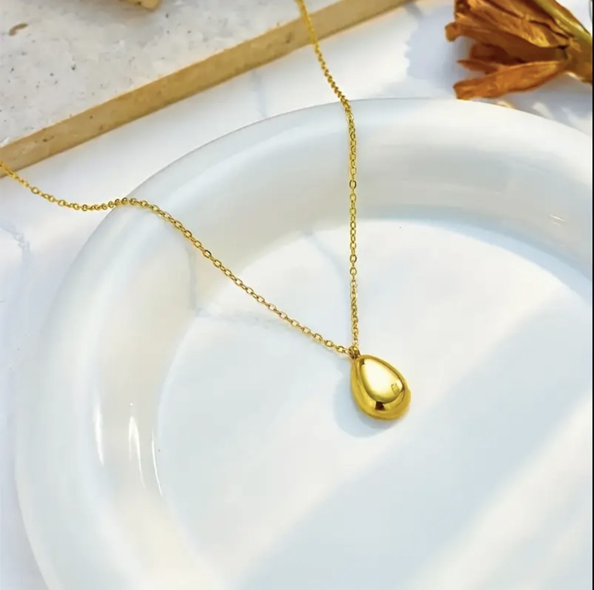 collier en acier inoxydable simple et rafinné,