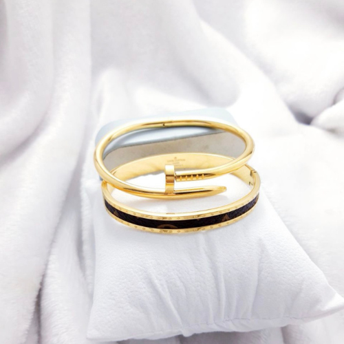 Bracelet en acier inoxydable.