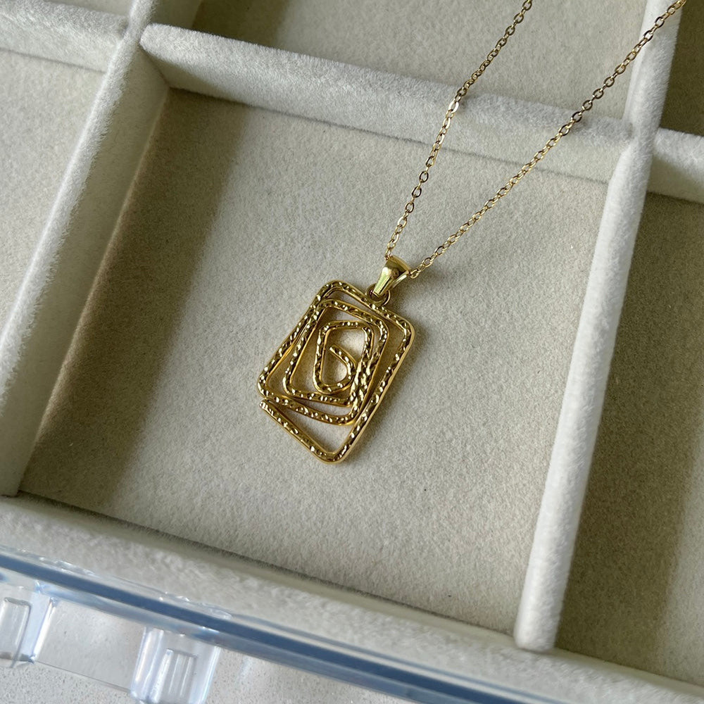 Collier Géométrique Doré EN ACIER INOXYDABLE.
