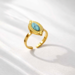 Bague dorée ouverte avec pierre turquoise et détails texturés