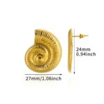 Photo de boucles d'oreilles en spirale dorée, fabriquées en acier inoxydable, présentées dans un écrin en velours blanc.