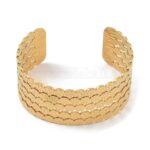 Bracelet Éclat Martelé, manchette dorée avec texture martelée