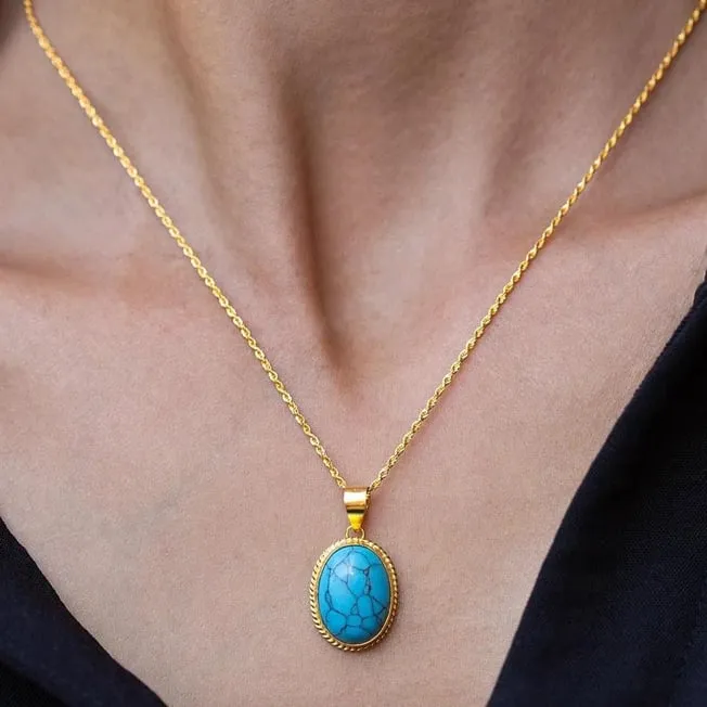 Collier Turquoise Royale avec pendentif ovale en pierre turquoise et cadre doré
