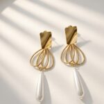 boucles-oreilles-dorees-perles-blanches-femme-minimoon-cartier-zara-miratendance-pandora-tiffany dior.jpg